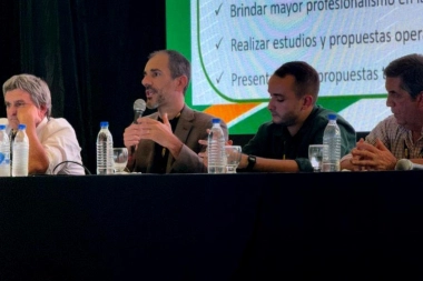 Petrecca salió a recorrer secciones bonaerenses y moviliza su agenda en el Interior