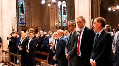 Kicillof, Santilli, Adorni y Sturzenegger compartieron silla en la Basílica de Luján