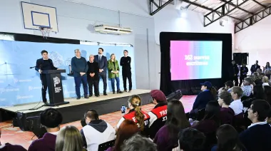 En su visita a Coronel Suárez, Kicillof cruzó a los libertarios y a Milei por las tasas municipales