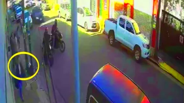 Motochorros de cacería en Avellaneda: arrastraron a una mujer para robarle