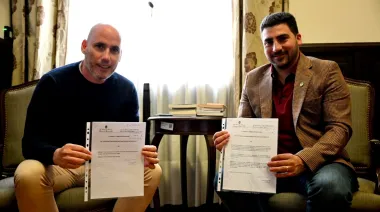 Cumbre entre Leguizamón y Egüen por 25 de Mayo: un proyecto busca convertir a Riestra en ciudad y capital avícola