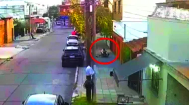 Motochorros lo persiguieron y golpearon para robarle en El Palomar