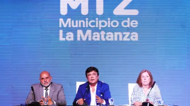 Espinoza cargó contra Milei por la situación económica y afirmó que “vive en Argentinalandia”