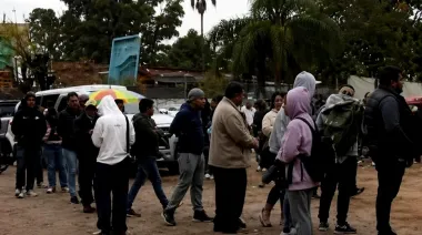 Impactante fila en Moreno: 3.000 personas se presentaron para 60 vacantes de trabajo
