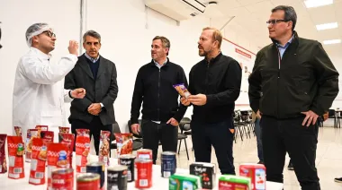 Achával recorrió la planta de Arcor en San Juan y destacó el valor de la producción del país