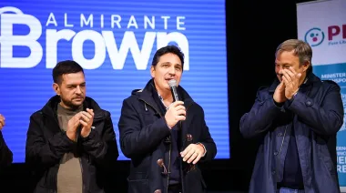 Marinucci se reunió con Cascallares en Almirante Brown y entregaron 997 Pases Libres