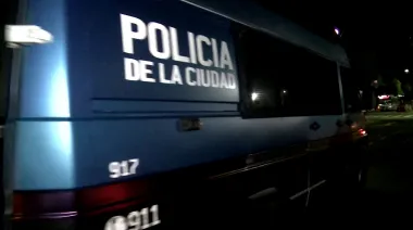 Robó autos en Devoto y lo encontraron oculto en una cucha para perros
