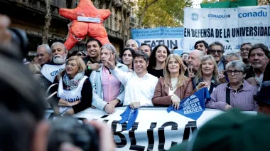 Con fuerte respaldo a la Marcha Federal Universitaria, dirigentes bonaerenses coparon Plaza de Mayo