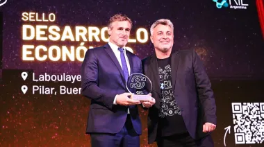Reconocieron la gestión de Achával y fue premiado en Rosario por su trabajo en Pilar
