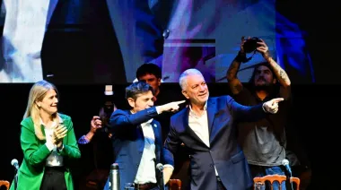 Abucheos, gritos y violencia en un acto de Kicillof: la interna peronista estalló en el Coliseo Podestá de La Plata