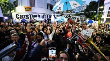El PJ de Lomas de Zamora marchó por Cristina y arribó a Constitución con una masiva muestra de apoyo