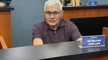 En Ezeiza y en plena sesión, un concejal libertario explotó contra Milei y terminó expulsado
