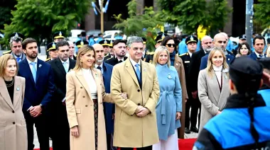 Día de la Patria: Jorge Macri encabezó el izamiento de la bandera en la Plaza de Mayo