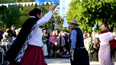 Bahía Blanca festejó el aniversario por la Revolución de Mayo con una sorprendente convocatoria