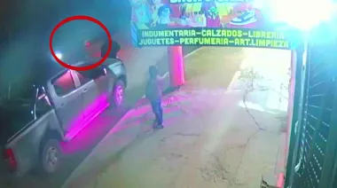Desesperación en Tres de Febrero: hombres armados le robaron la camioneta y se le escapó el perro
