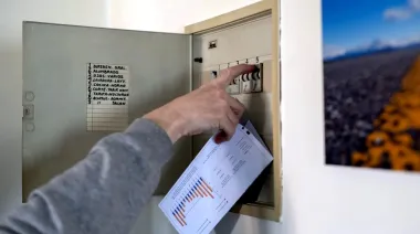 Nuevo tarifazo aprobado por Kicillof: la luz estará más cara desde junio y  afectará a millones de bonaerenses