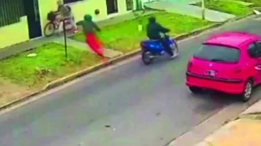 La Plata no tiene paz: motochorros asaltaron a una mujer cuando iba a trabajar