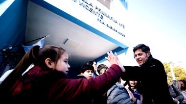 San Vicente: junto a Mantegazza, Kicillof inauguró un nuevo edificio escolar y comparó su modelo con el de Milei