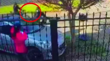 "Me das las llaves de la casa porfis": motochorros le robaron el auto a una vecina de Morón
