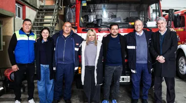 Fabiani encabezó el emotivo homenaje a los Bomberos Voluntarios en Almirante Brown