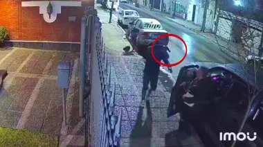 "Quietito, quietito": le pusieron la pistola en la cabeza y le robaron la camioneta en Lanús