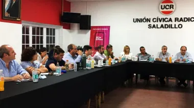 Intendentes radicales presionan a la Legislatura por los fondos de libre disponibilidad