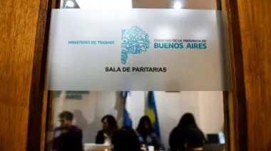 En medio de reclamos gremiales, Kicillof vuelve a las negociaciones salariales con docentes y estatales