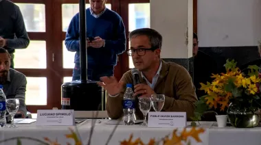 Desde Lobería, Barrena afirmó: “La economía está al rojo vivo en los municipios”