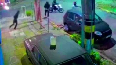 Tres de Febrero: motochorros atacaron a una automovilista y apuntaron a la cabeza del novio
