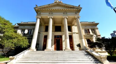 Sin sesiones a la vista y con conflictos, la Legislatura bonaerense moviliza las comisiones