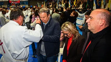 Junto a más de 5.000 vecinos, Cascallares participó de la celebración diocesana de Corpuis Christi