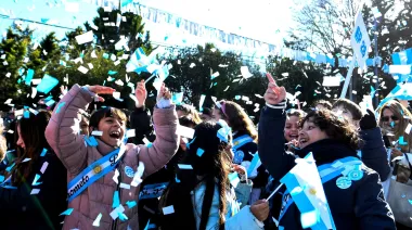 San Vicente: Domselaar se viste de celeste y blanco para una fiesta especial