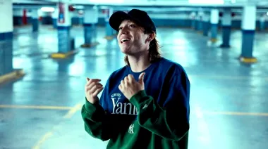 Paulo Londra, Dibu Martínez y “1%”: la canción elegida para musicalizar la película sobre el arquero argentino