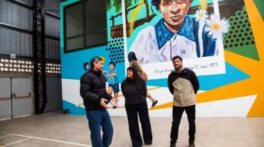 Junto a estudiantes de la zona, Eva Mieri recorrió el Polideportivo en Quilmes Oeste