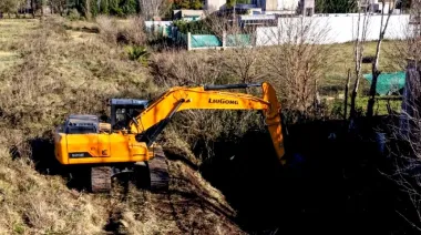 El Municipio de Pergamino realizó trabajos de limpieza de desagües pluviales en el barrio 25 de Mayo