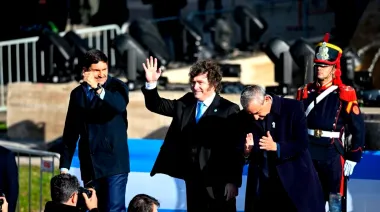 En el Monumento a la Bandera, Milei homenajeó y dijo que Belgrano “es liberal”: sumó más distancia con Villarruel