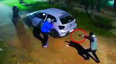 Nuevo ataque de motochorros en Merlo: en 25 segundos robaron un auto en Libertad