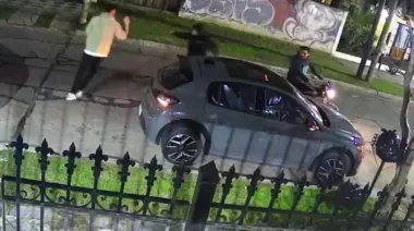 Motochorros express robaron un auto en Esteban Echeverría