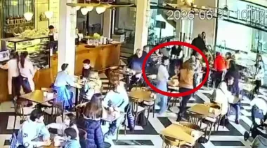 Fueron a desayunar y se produjo una batalla campal en la confitería