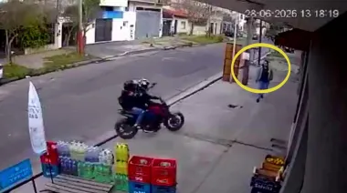 Fin de semana furioso en Lanús: motochorros realizaron varios robos y arrastraron a jubilada por la calle
