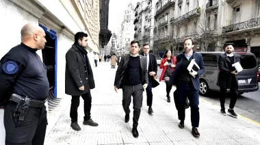 Kicillof sale otra vez al mercado y licitó millones con las Letras del Tesoro
