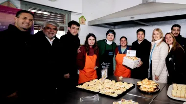 Mantegazza recibió a Kicillof en San Vicente: anuncios, recorrida por Centro de Formación y un gesto a Perón