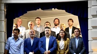 Un inesperado evento en CABA unió a intendentes bonaerenses de todos los colores políticos