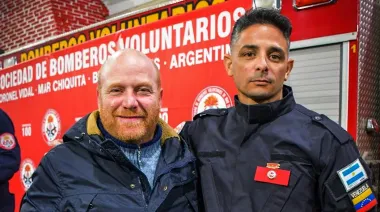 Emoción y orgullo: Mar Chiquita recibió a los bomberos que regresaron del terremoto en Venezuela