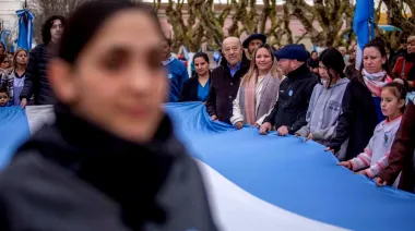 Wischnivetzky y Paredi encabezaron el acto del Día de la Independencia en Mar Chiquita con un anuncio que dejó huella