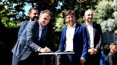 El gobierno de Kicillof desembolsa más de $10.500 millones para cubrir servicios públicos en barrios populares