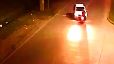 Conductor imprudente chocó a motociclista y pudo causar una tragedia en Benavidez