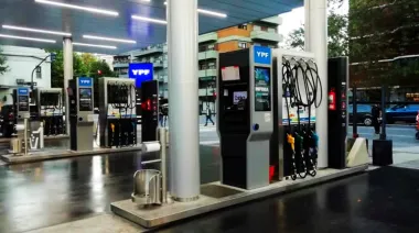 Estacioneros advierten que la regulación de los aumentos de combustibles podría generar faltantes