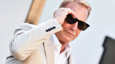 Una vecina bonaerense creyó estar de novia con Kevin Costner y terminó siendo estafada