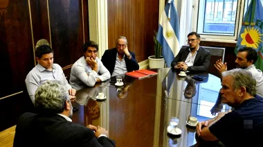 Más de 80 intendentes bonaerenses se plantan ante la crisis financiera y van por más fondos municipales